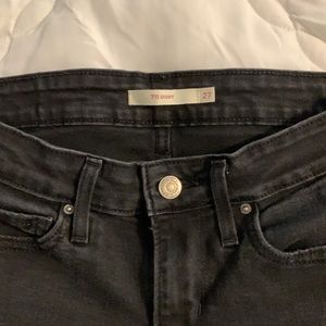 Black Levi’s 711 skinny 27